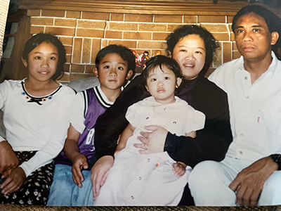Rinna and her family (Rhea Pera, Allan Pera, Regina Pera, and Alberto Pera) in 1997.