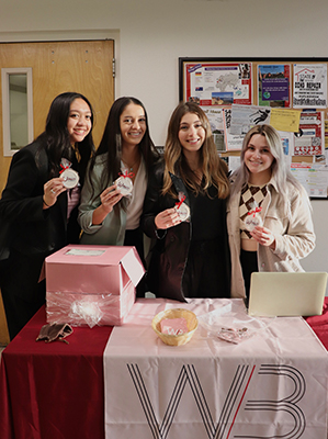 Several members of the Women in Business executive board handed out free cookies to members checking in for the Career Panel they hosted with industry professionals from Snapchat, PepsiCo, Fidelity, and more!