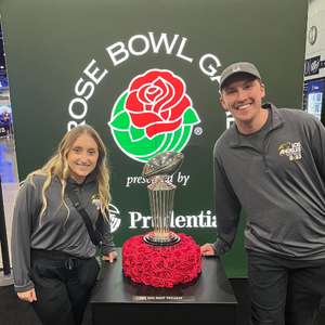 Rose Bowl sign with studets