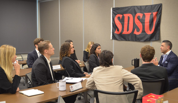 Mike Kitts (SMBA '07) with students